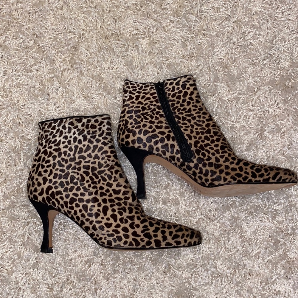 Women’s heeled ankle booties